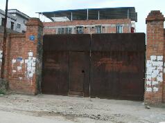 南梧大道獅山公園后大雞村獨院汽車修理廠招租，兼營汽車出租業(yè)務(wù)